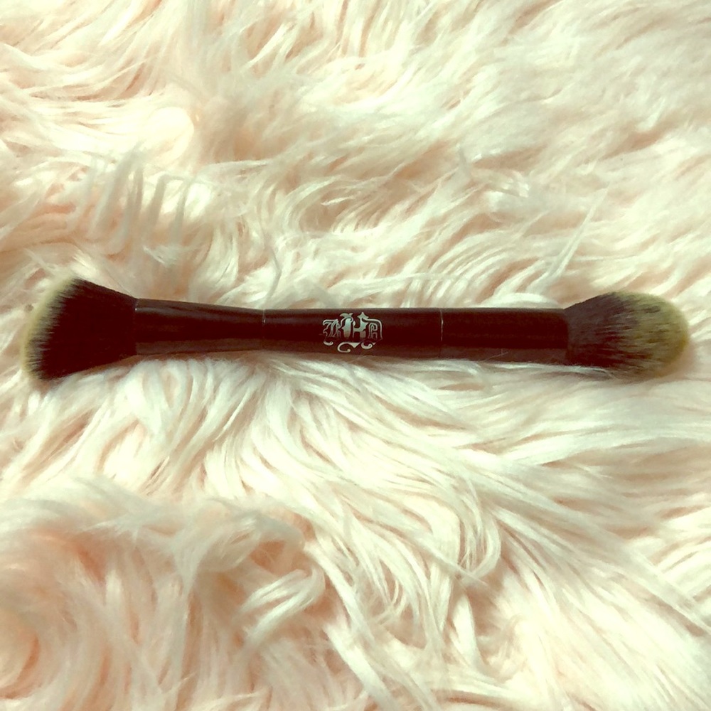 Kay von d highlight/contour brush
